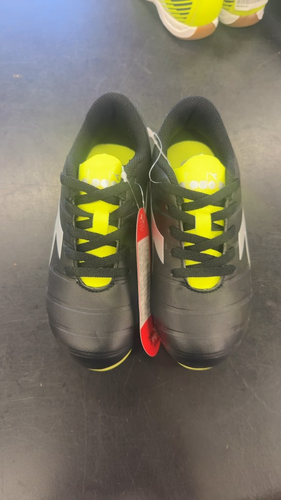 Diadora Pichichi JR Youth Soccer Cleats - Size 13.5-brand new cleats