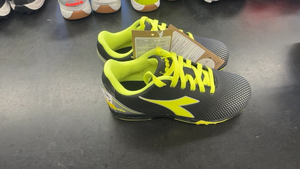 Diadora Pichichi JR Youth Soccer Shoes 13.5-brand new
