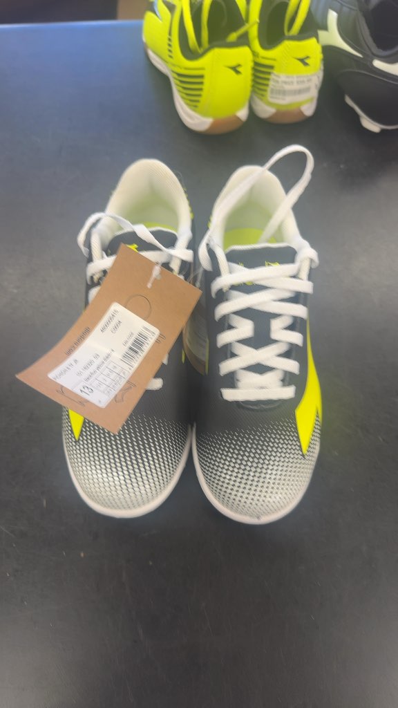 Diadora Pichichi JR Youth Soccer Shoes - Size 13.5-branb new turf shoes