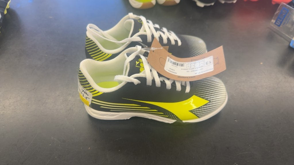 Diadora Pichichi JR Youth Soccer Shoes - Size 13.5-branb new turf shoes