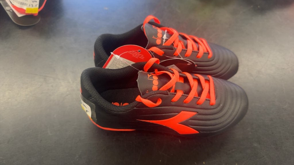 Diadora Pichichi Jr Youth Soccer Shoes - Size 13.5-brand new