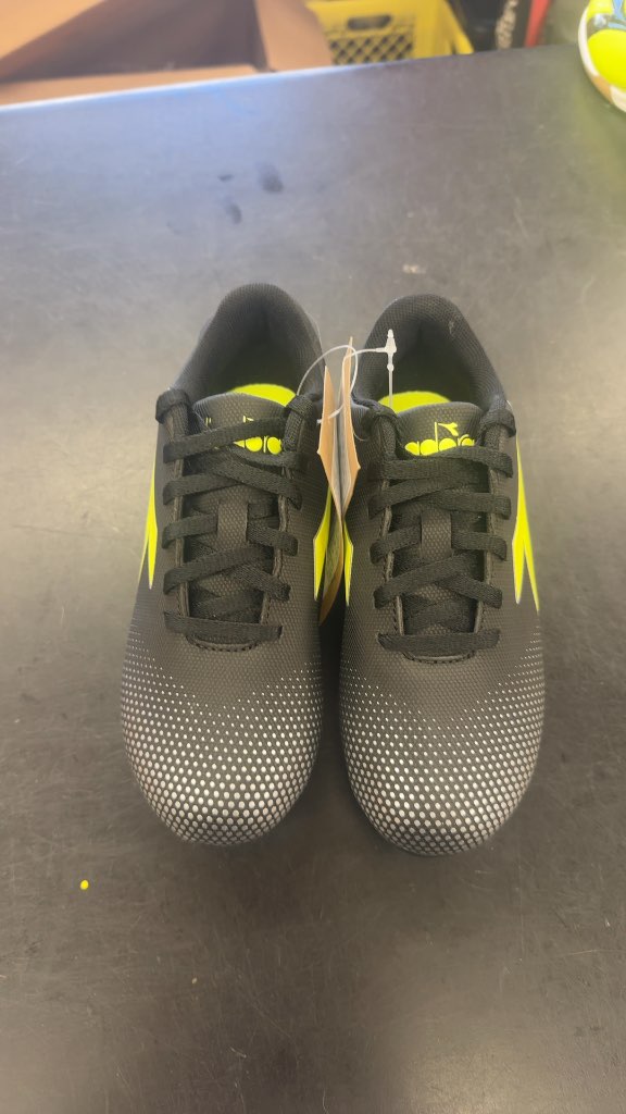 Diadora Pichichi Jr Youth Soccer Shoes - Size 13.5-brand new