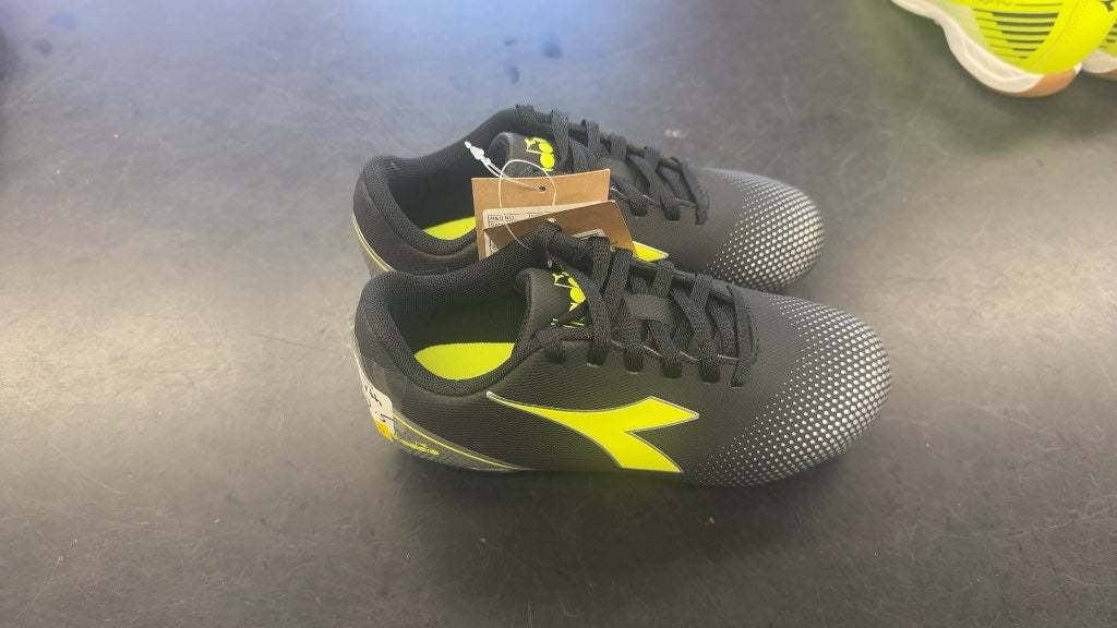 Diadora Pichichi Jr Youth Soccer Shoes - Size 13.5-brand new