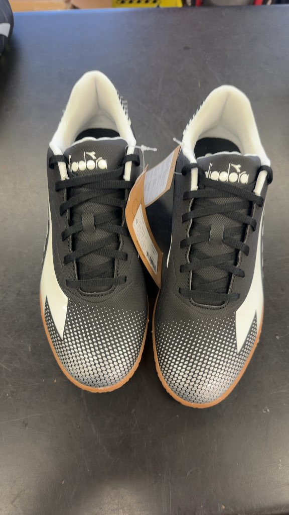 Diadora Pichichi SR Indoor Soccer Shoes - Size 10
Brand  new