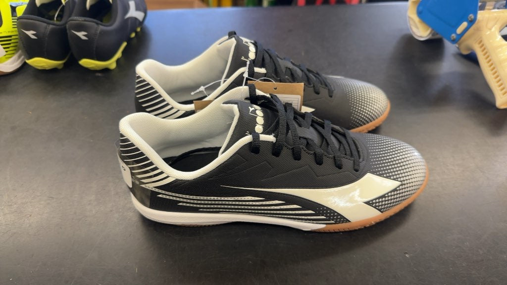 Diadora Pichichi SR Indoor Soccer Shoes - Size 10
Brand  new