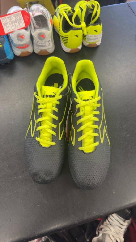 Diadora Pichichi SR Soccer Cleats - Size 8.5
Brand  new