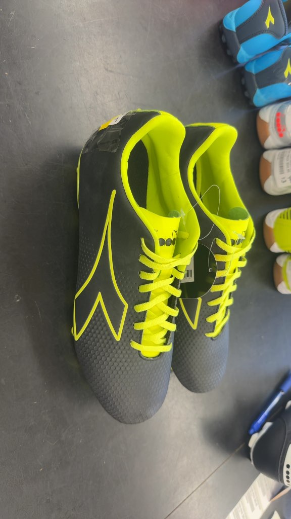 Diadora Pichichi SR Soccer Cleats - Size 8.5
Brand  new