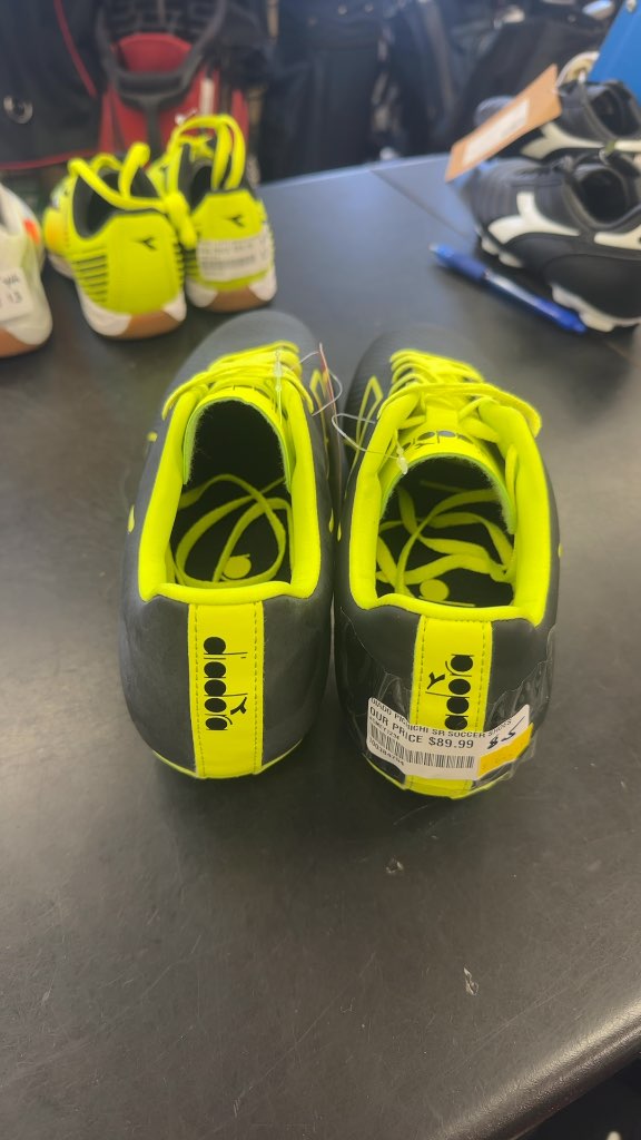 Diadora Pichichi SR Soccer Cleats - Size 8.5
Brand  new