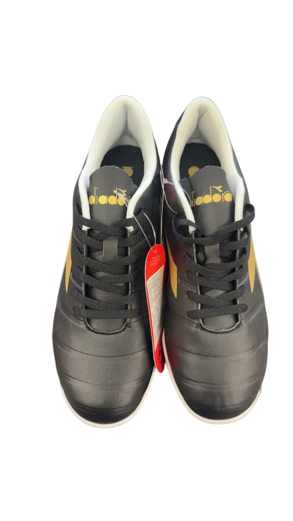 Diadora Pichichi SR Soccer Shoes
Brand new indoor shoes