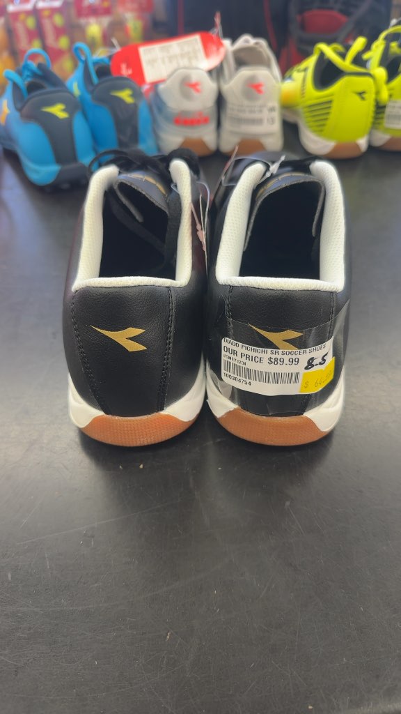 Diadora Pichichi SR Soccer Shoes
Brand new indoor shoes