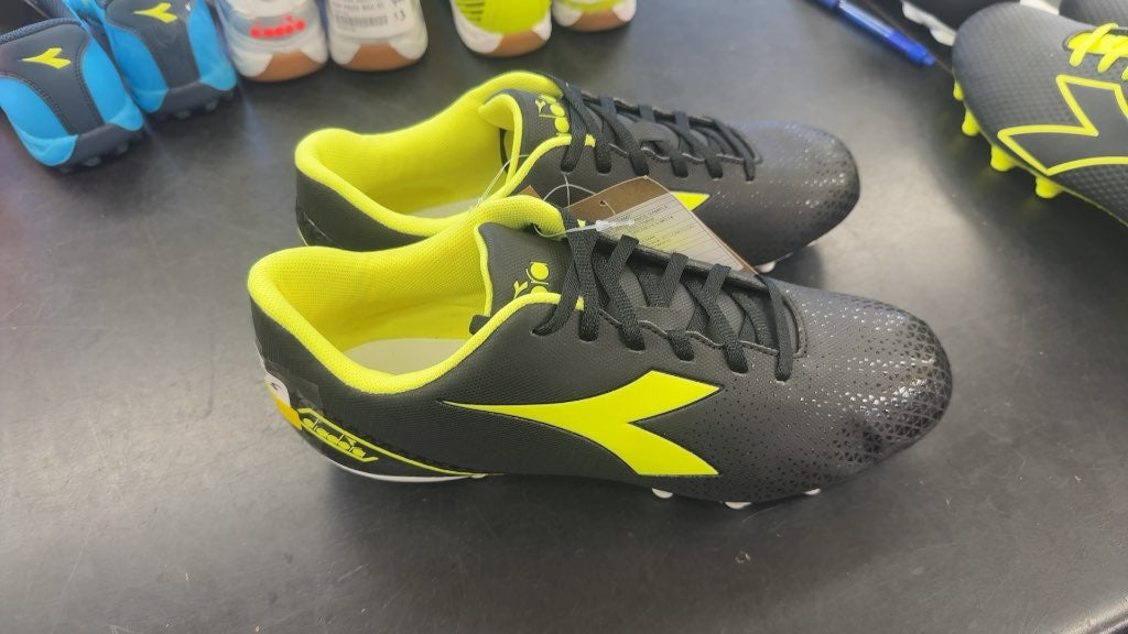 Diadora Pichichi SR Soccer Shoes - Size 8.5
Brand new