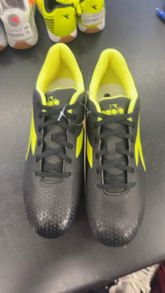 Diadora Pichichi SR Soccer Shoes - Size 8.5
Brand new