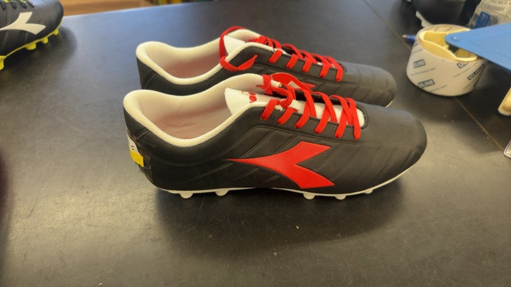 Diadora Pichichi SR Soccer Shoes - Size 8.5
Brand new cleats