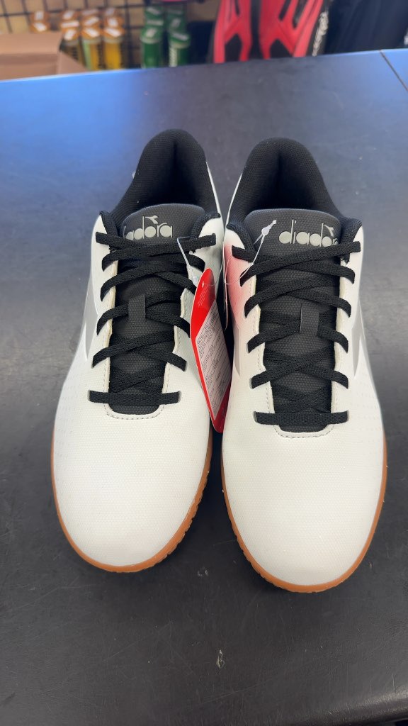 Diadora Pichichi SR Soccer Shoes - Size 8.5
Brand new  indoor shoes