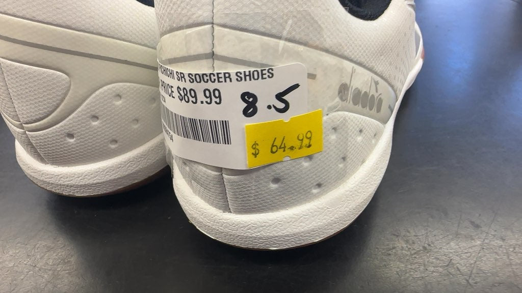 Diadora Pichichi SR Soccer Shoes - Size 8.5
Brand new  indoor shoes