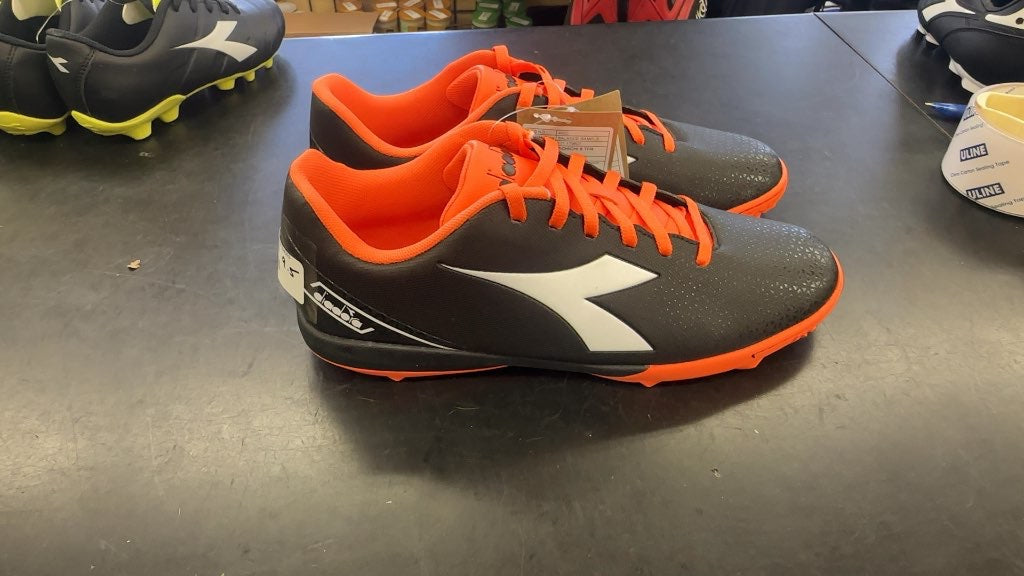 Diadora Pichichi SR Soccer Shoes - Size 9.5 brand new indoor shoes