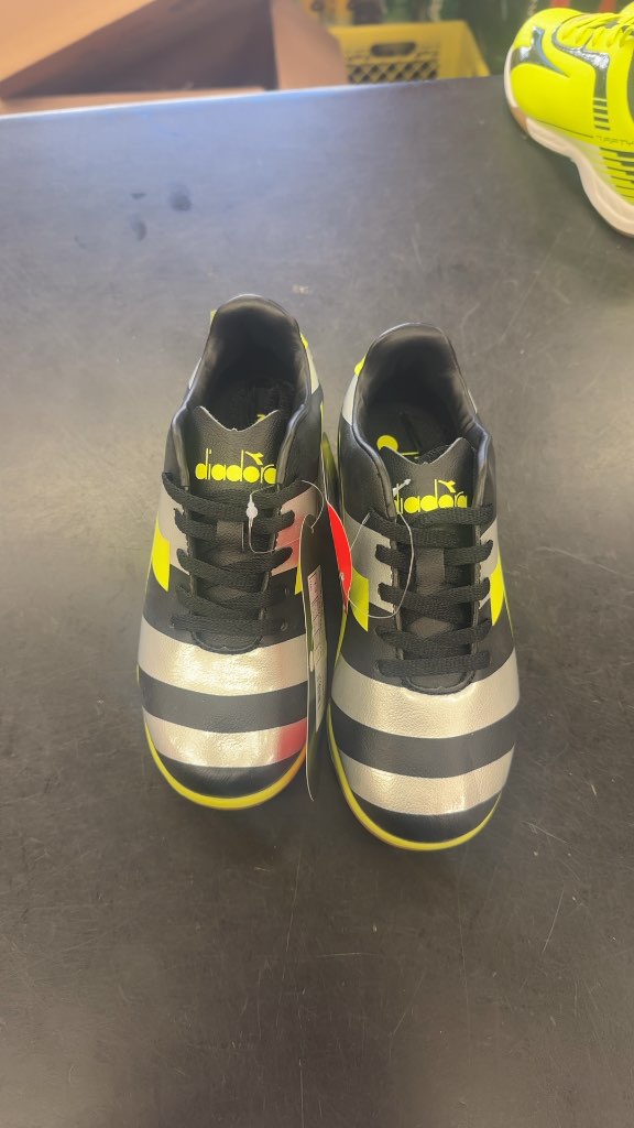 Diadora Raptor Youth Indoor Soccer Shoes - Size 13.5