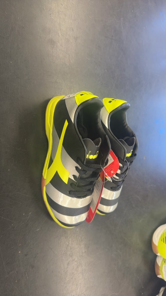 Diadora Raptor Youth Indoor Soccer Shoes - Size 13.5