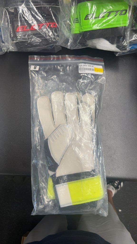 Diadora Terni Soccer Goalie Gloves - Size 8
Brand new