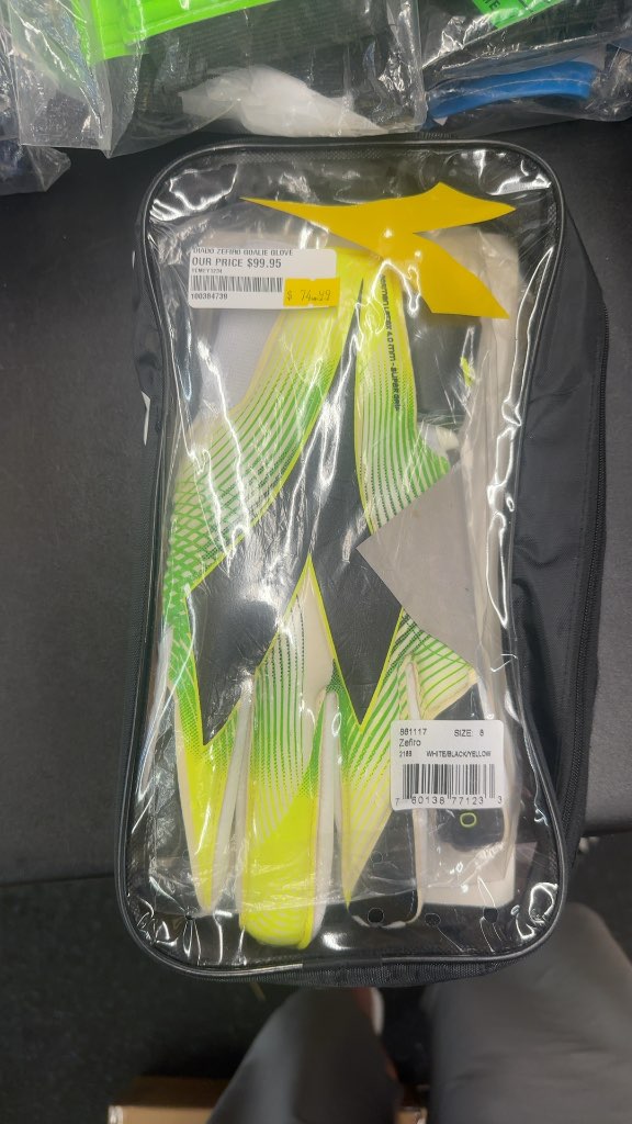 Diadora Zefiro Goalie Gloves - Size 8
Brand new