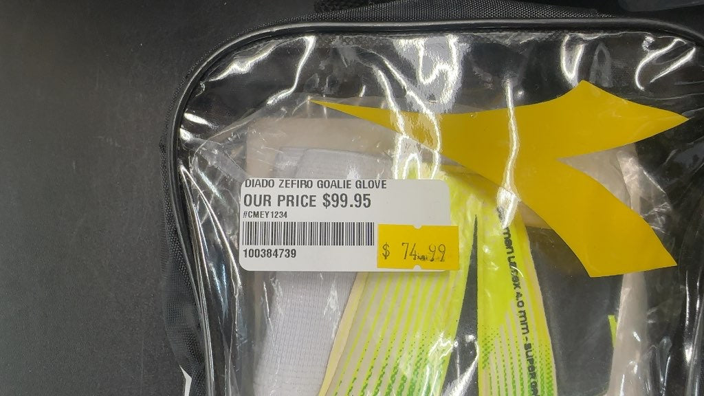Diadora Zefiro Goalie Gloves - Size 8
Brand new