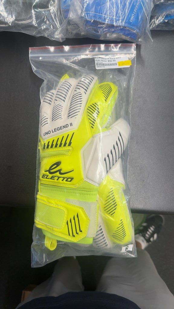 Eletto Uno Legend II Soccer Goalie Gloves - Size 8 brand new