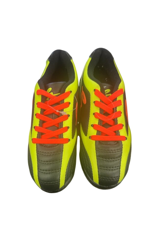 Eletto Youth Indoor Soccer Shoes - Size 13
Indoor shoes