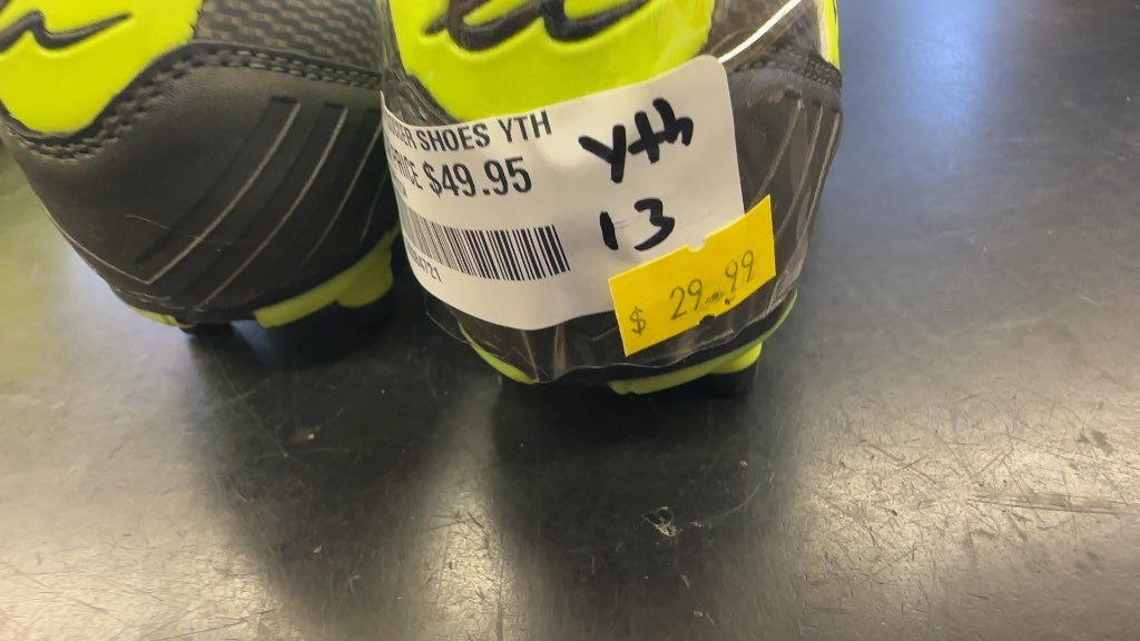 Eletto Youth Soccer Cleats - Size 13