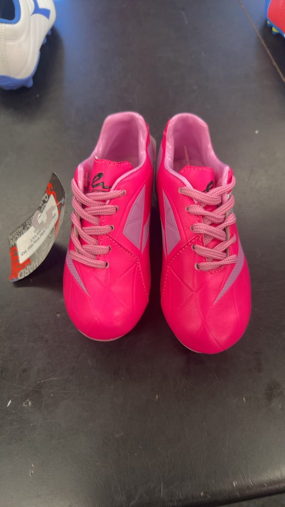 Eletto Youth Soccer Shoes - Neon Pink - Size 9