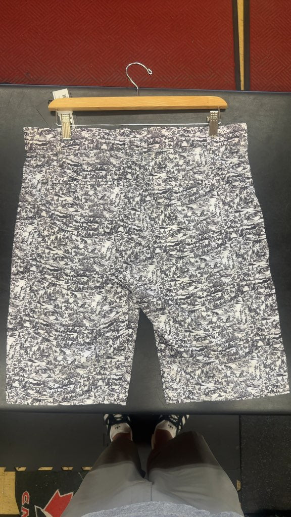 Greyson Golf Shorts Peaks & Parks Arctic Toile New With Tags Size 32