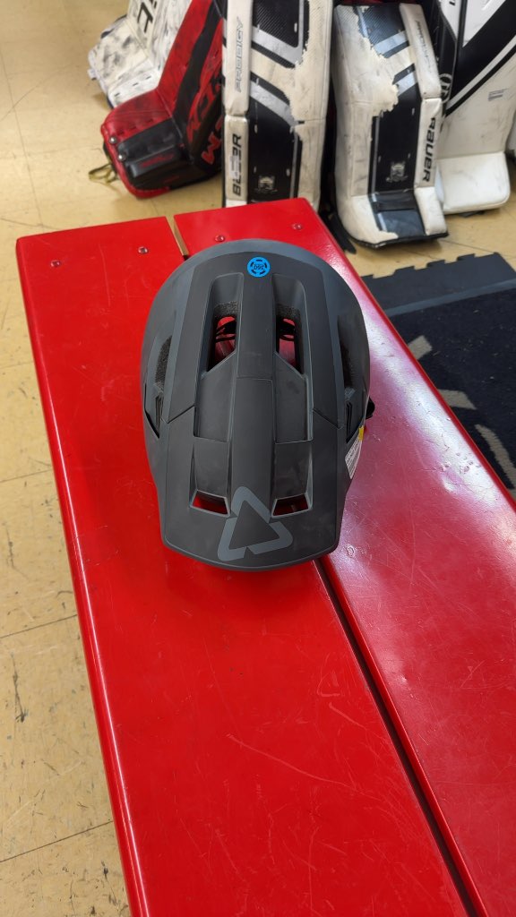 Leatt All MTN 4.0 Bike Helmet - Large
Brand new with tags