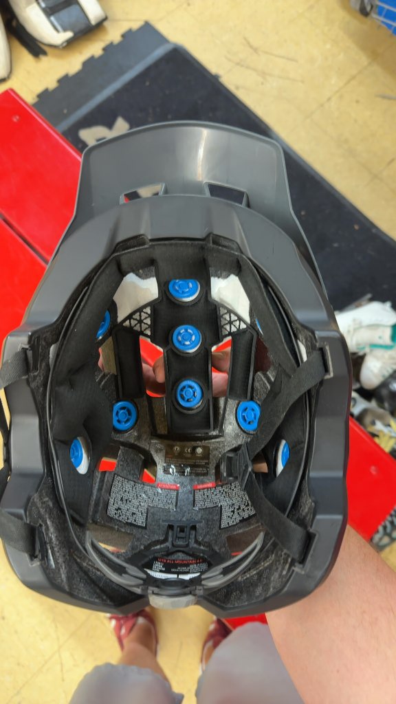 Leatt All MTN 4.0 Bike Helmet - Large
Brand new with tags