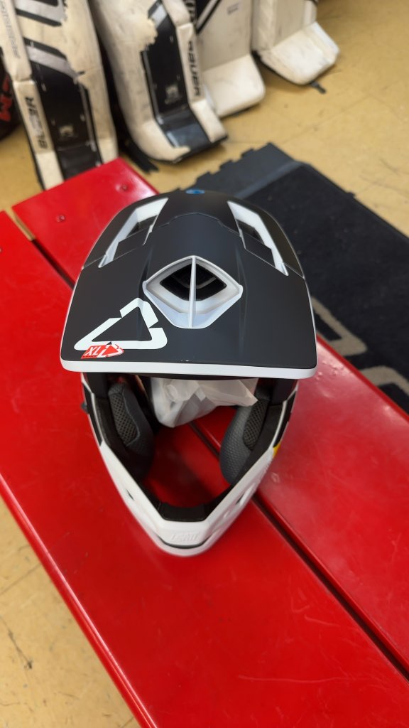 Leatt Gravity 4.0 MTB Helmet - XL - White/Black-
Brand new