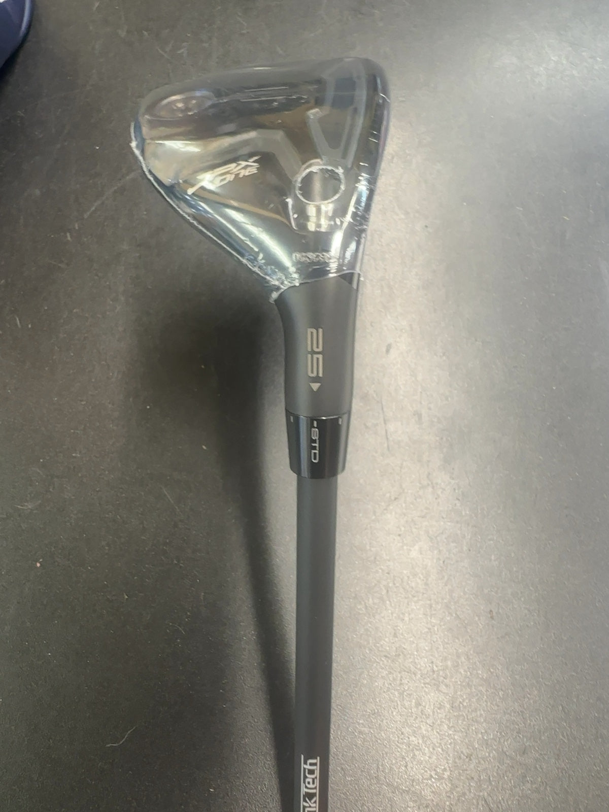 Mizuno JPX FLI-HI 25 Degree Hybrid Golf Club
Brand new in wrapper with head cover