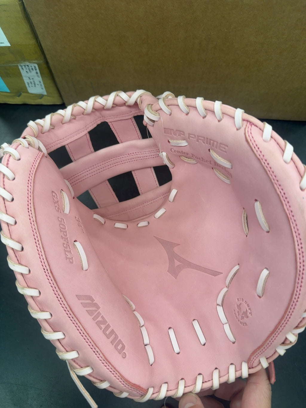 Mizuno MVP Prime FP 34" Fastpitch Softball Catcher's Mitt - Pink

Brand new( two small spots by the logo)
