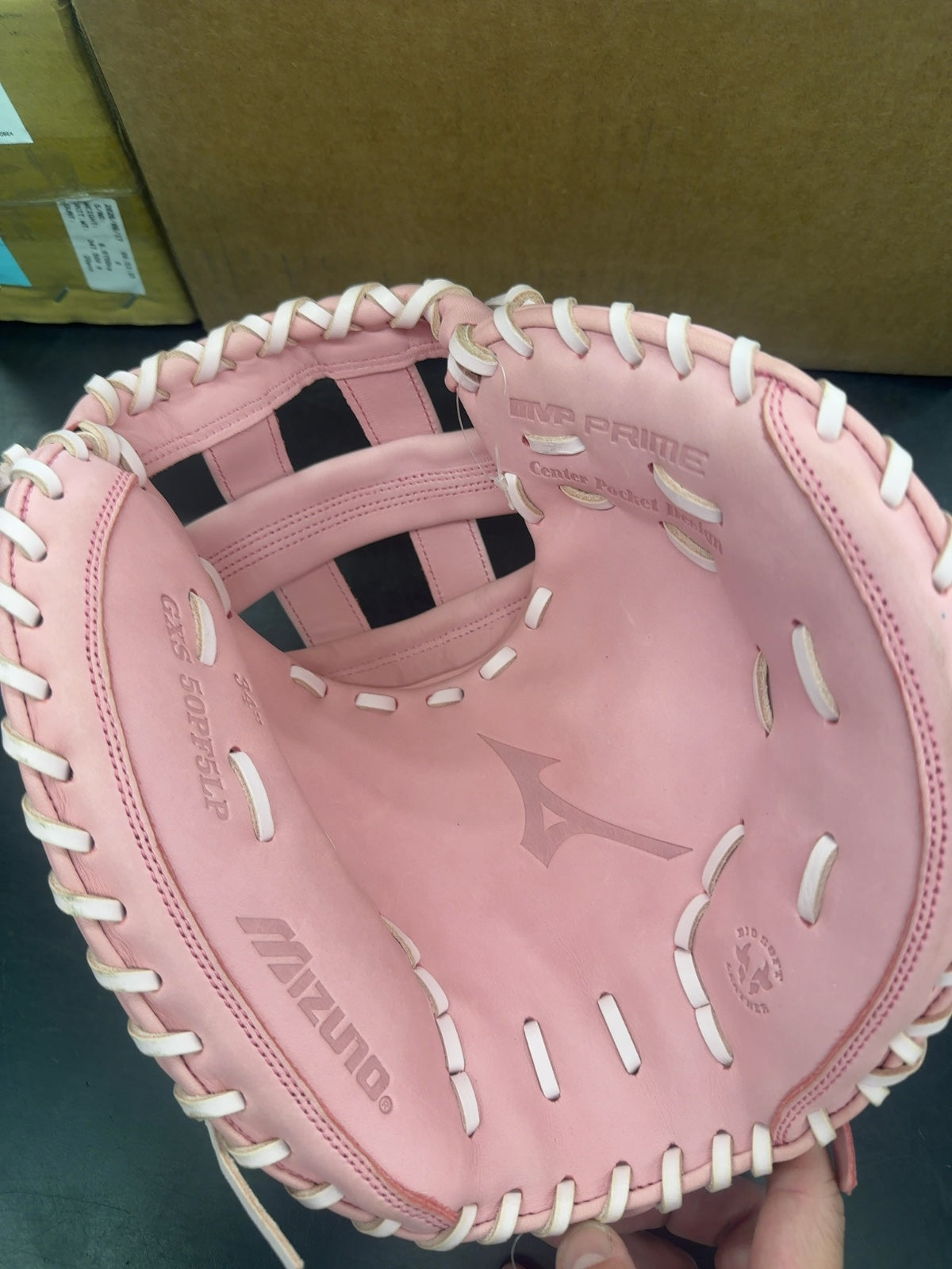 Mizuno MVP Prime FP 34" Fastpitch Softball Catcher's Mitt - Pink

Brand new( two small spots by the logo)