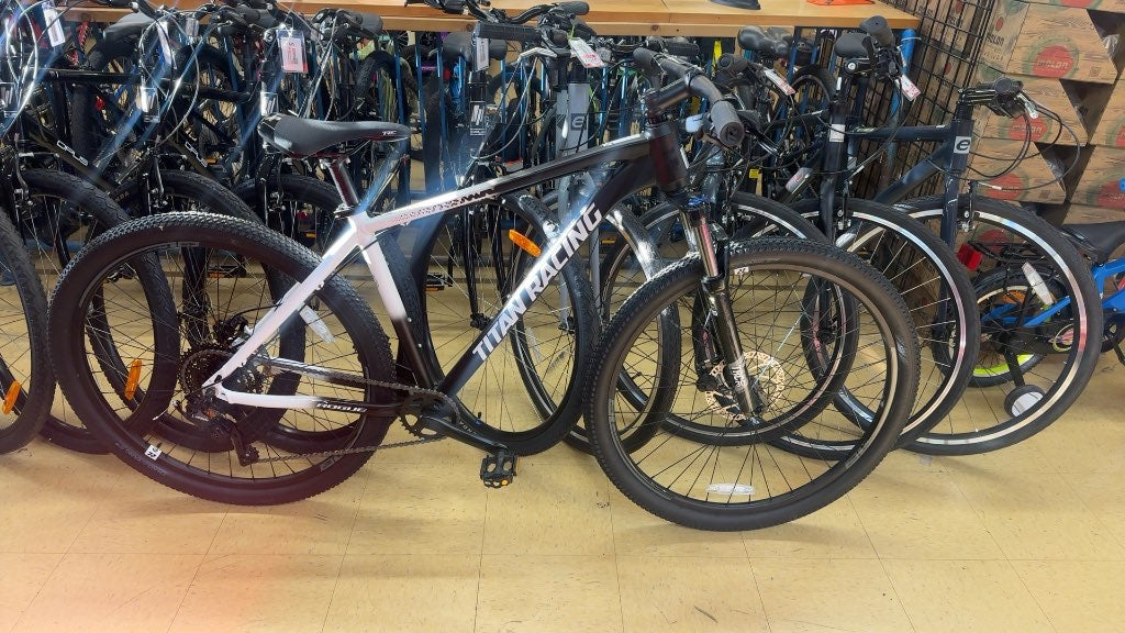 Titan Racing Rogue Ryde 29" Mountain Bike - Large - Black/White New