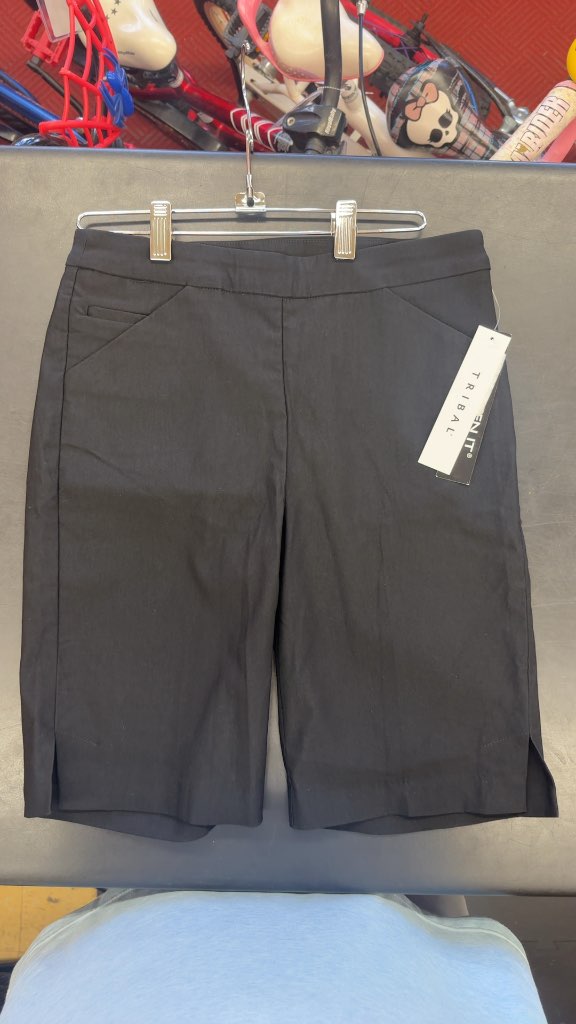 Tribal Flatten It Pull On Capri Black New With Tags Size 6