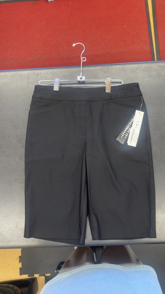Tribal Flatten It Women's Golf Shorts Black Size 8-New