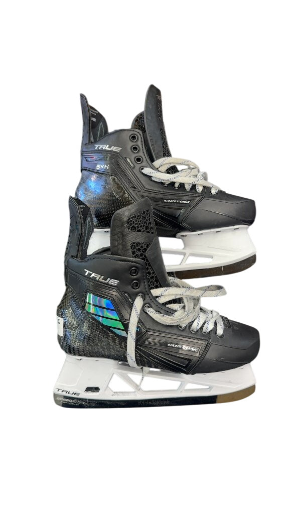 TRUE Hockey Skates SVH Custom Brand new Size 8

Never worn pro custom skates size 8