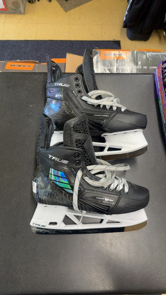 TRUE Hockey Skates SVH Custom Brand new Size 8

Never worn pro custom skates size 8