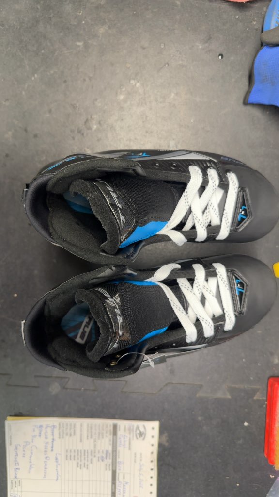 TRUE Hockey TF7 Size 6 Wide-Brand new in Box