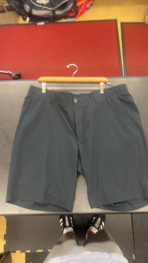 Under Armour HeatGear Golf Shorts New With Tags Size 42